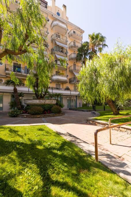 Apartamento Centrale Vicino Spiagge E Ciclabile + Box-Auto ! Arma di Taggia Exterior foto